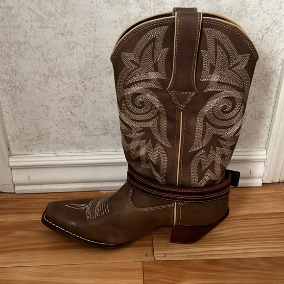 Boots - Picture 6 of 6